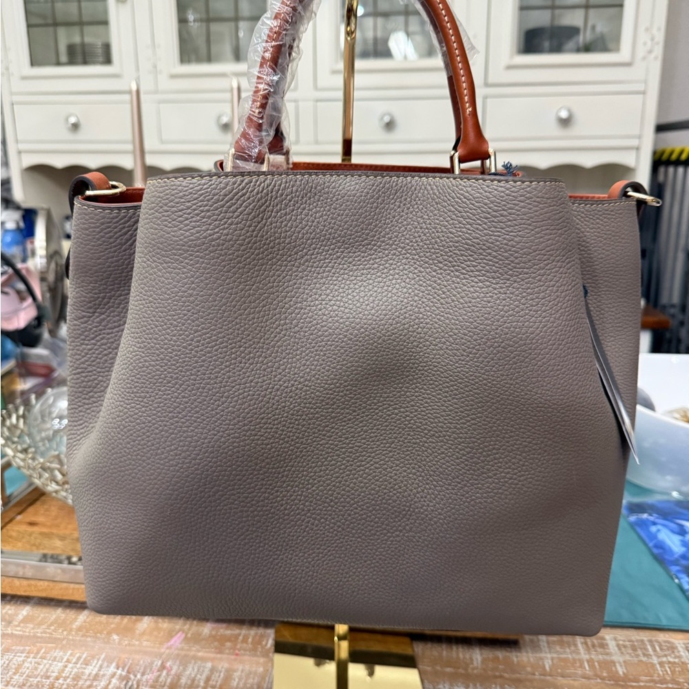 Dooney & Bourke Large Barlow Purse - Picture 12 of 13
